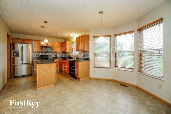 Building Photo - 5645 Blandon