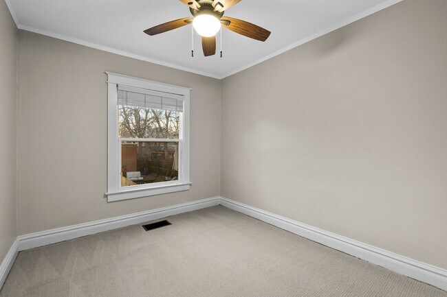 Building Photo - 573 S Pearl St