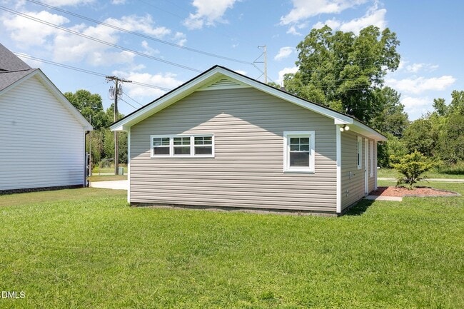 Building Photo - 409 S Center St