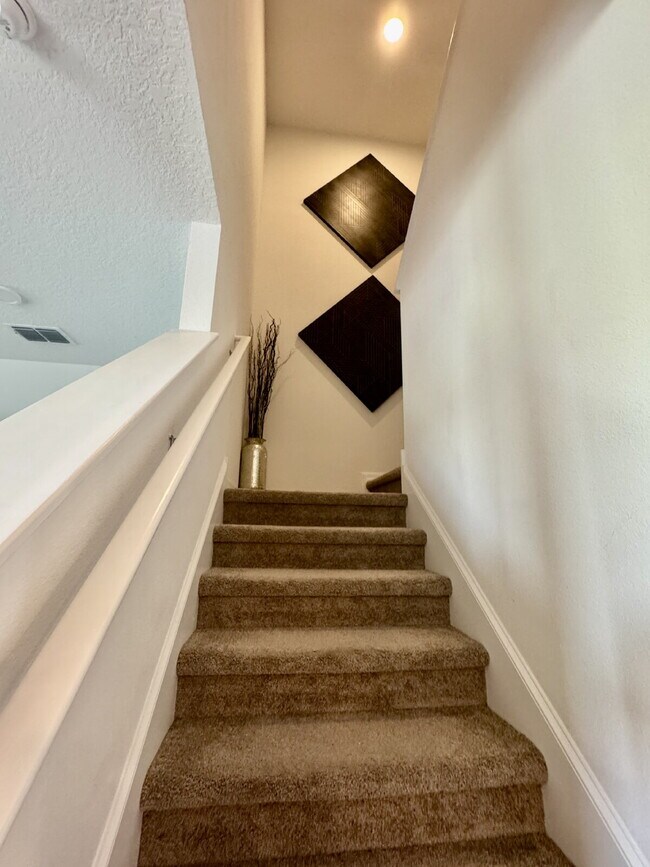 Building Photo - "Spacious 5-Bedroom Sanctuary with 4 Full ...