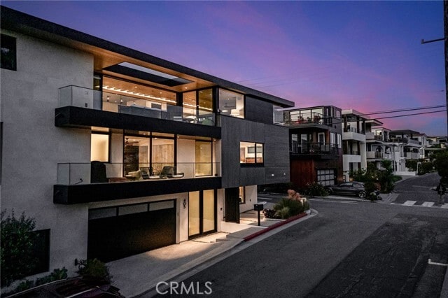 Building Photo - 405 26th St