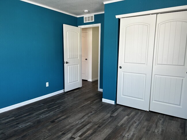 Building Photo - 4021 Medicine Man Trl