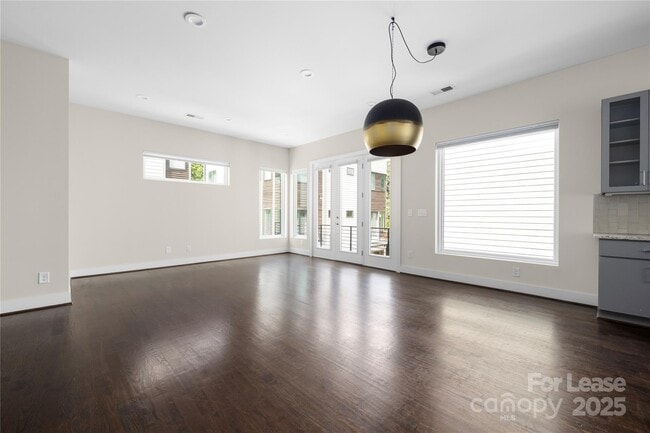 Building Photo - 1008 Westbrook Dr