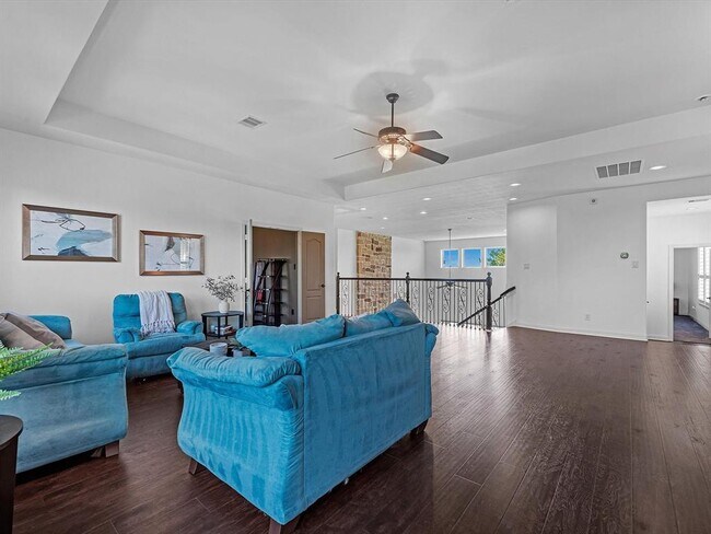 Building Photo - 19003 Cove Manor Dr