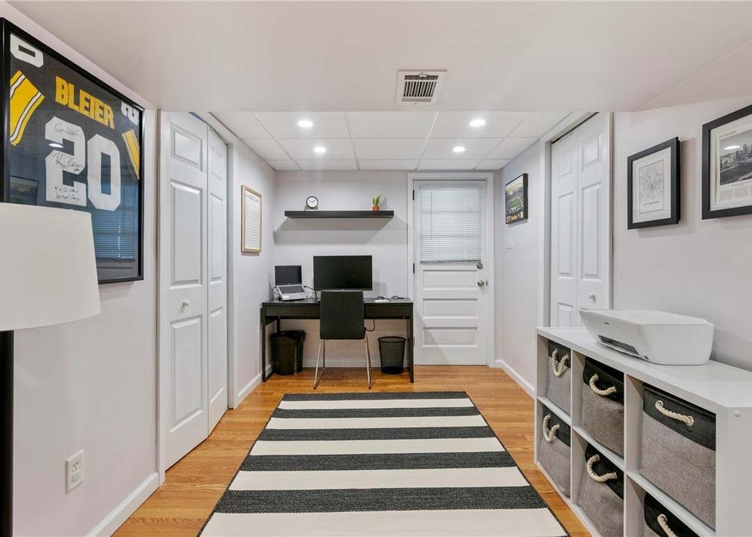 Building Photo - 699 Doris Dr