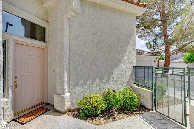 Building Photo - 9244 Pitching Wedge Dr