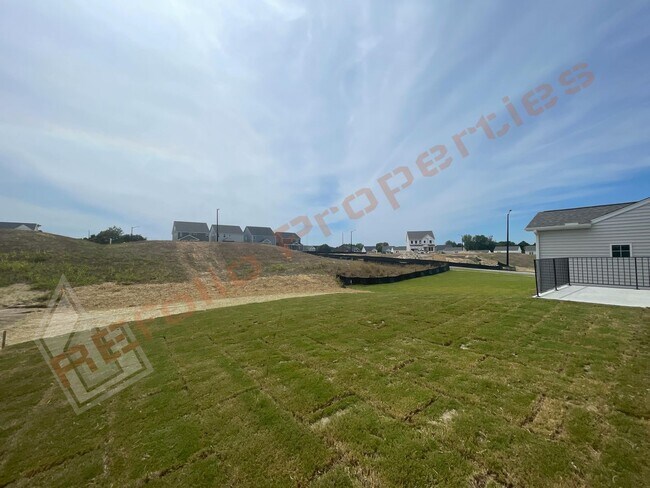 Building Photo - Gorgeous 5 Bedroom, 2.5 Bath Home with Fir...