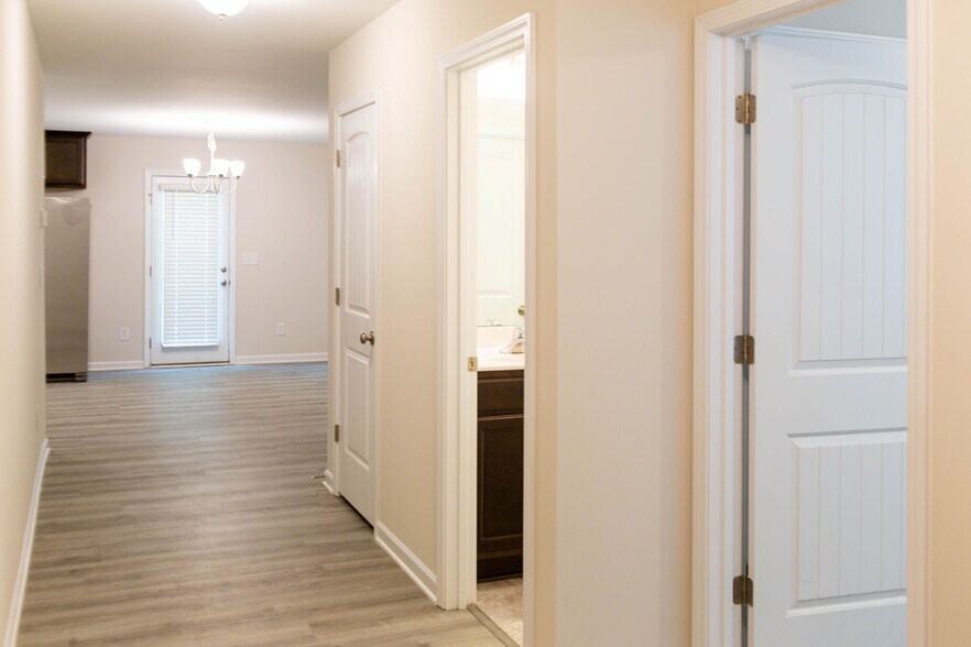 Building Photo - 2801 Killian Ct