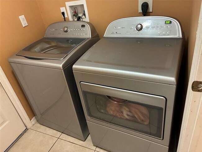 Building Photo - 602 SW Kenyoun St