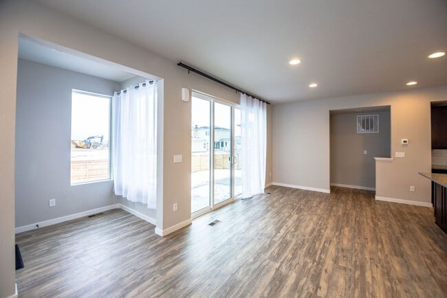 Building Photo - Beautiful Home in Mosaic Neighborhood