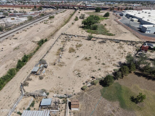 Building Photo - 9401 Pavo Ln
