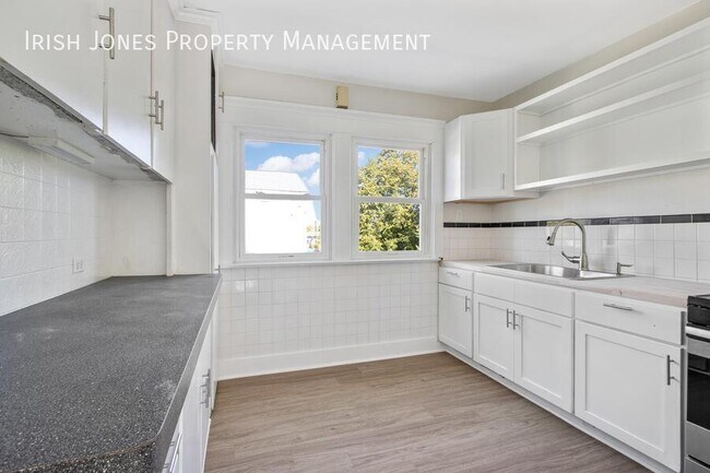 Building Photo - 2518 Delaware Ave