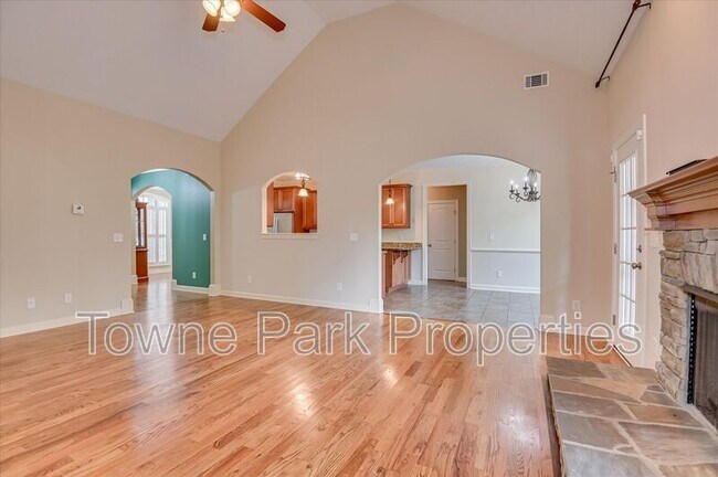 Building Photo - 1661 Jamestown Ave