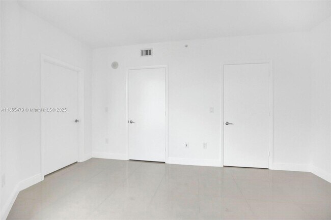 Building Photo - 350 S Miami Ave