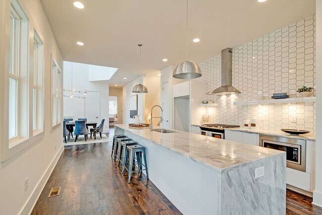 Building Photo - Modern West Nashville Living Near The Nations