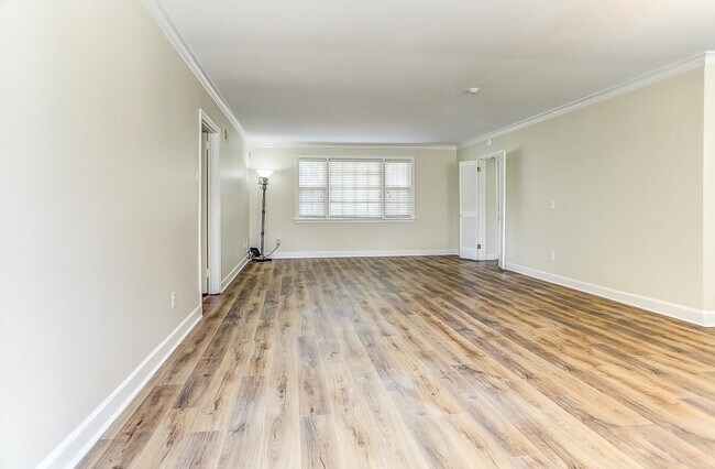 Building Photo - 4578 Sequoia Rd