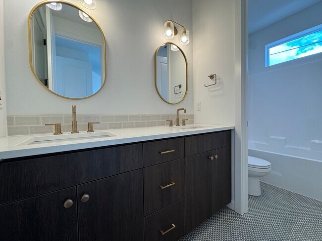 Building Photo - 11580 SW 47th Ave