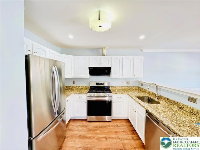 Building Photo - 6945 Hunt Dr