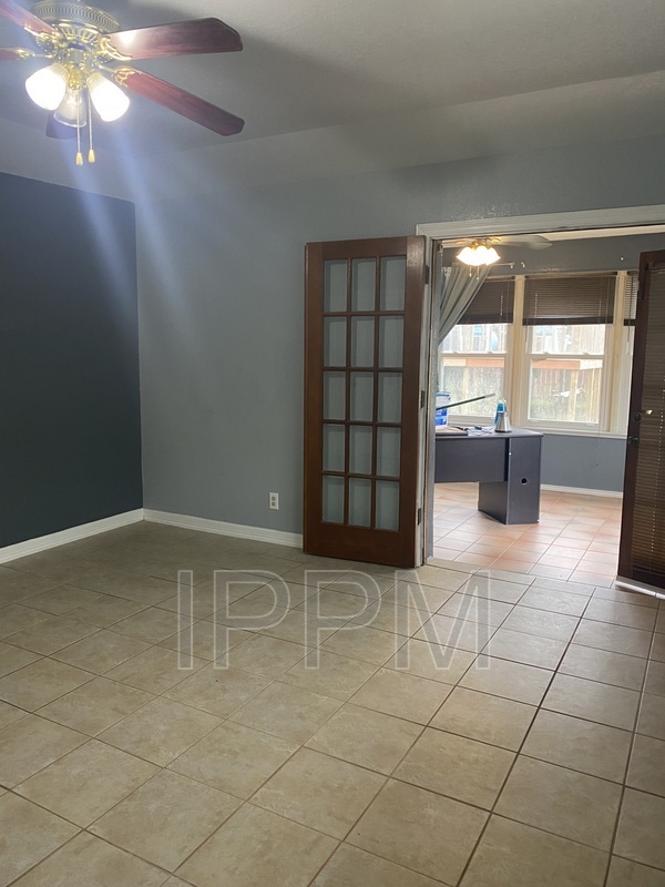 Building Photo - 609 Inverary Dr
