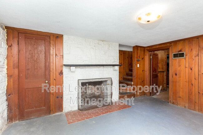 Building Photo - 123 Barberry Ln