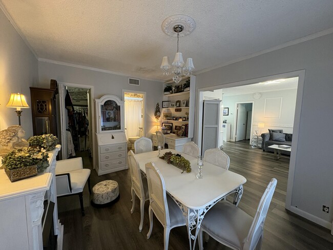 Building Photo - 609 NE 13th Ave