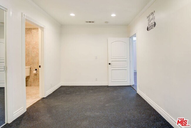 Building Photo - 2228 Nella Vista Ave