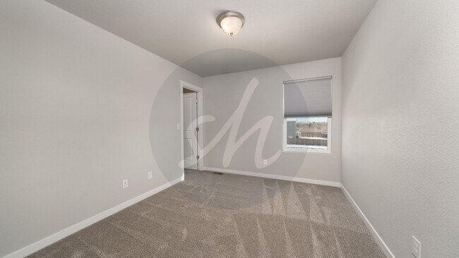 Building Photo - Welcome to Your Dream Home in Lorson Ranch!