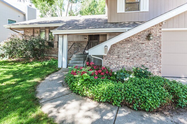 Building Photo - 3 Bedroom 2.5 Bath in Parkwood, Fort Collins