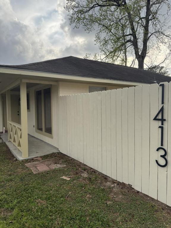 Building Photo - 1413 Briarhurst Dr