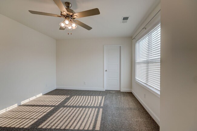 Building Photo - 1385 Harmon Ln