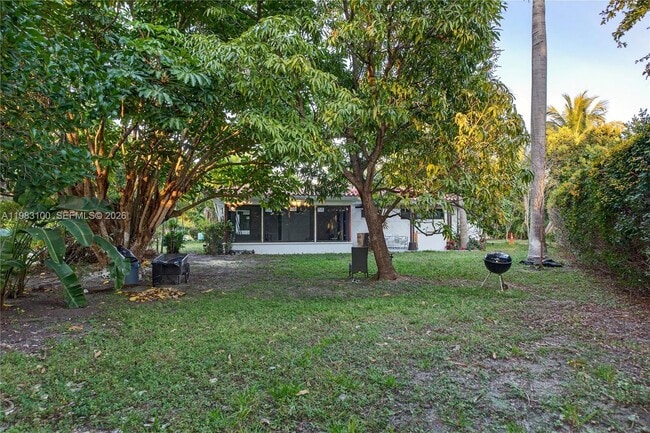 Building Photo - 1100 N Shore Dr