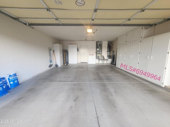 Building Photo - 14750 W Avalon Dr