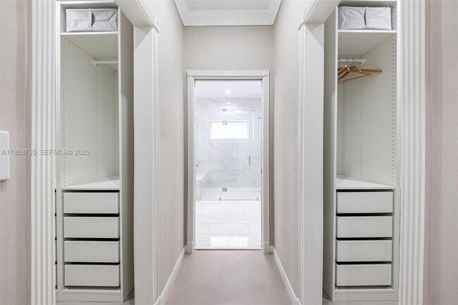 Building Photo - 1033 Almeria Ave