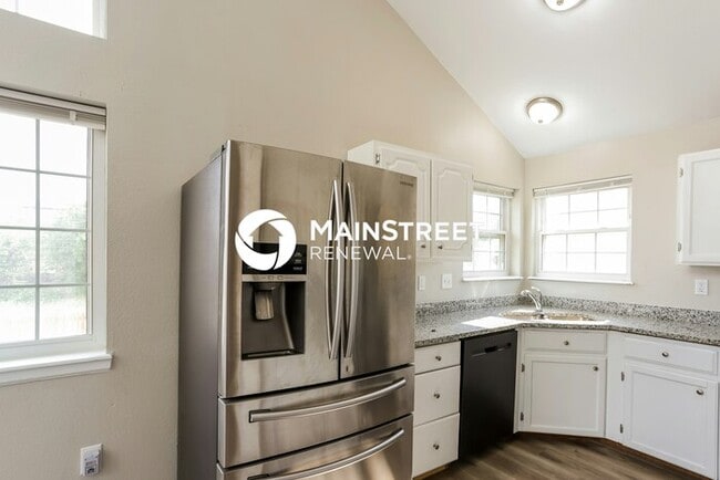 Building Photo - 3 Bedroom Pet-Friendly Home in DENVER, CO with Main Street Renewal