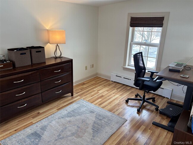 Building Photo - 11 W Bridge St