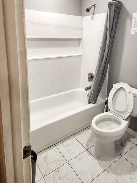 Building Photo - 2136 Chestnut Hill Cir