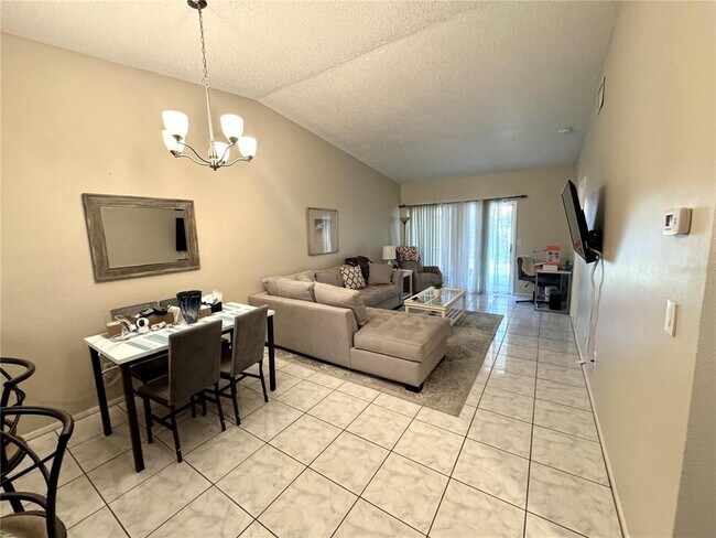 Building Photo - 7249 Parkside Villas Dr N