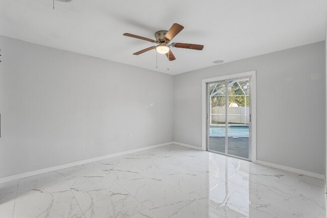 Building Photo - 725 Patricia Ave