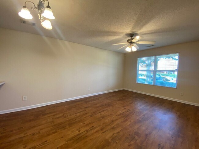 Building Photo - PRE-LEASING FOR AUGUST 2026 ! 1/2 DEPOSIT SPECIAL