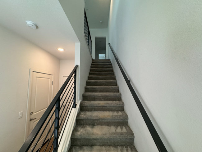 Building Photo - Luxurious 3 Bedroom 2 Bathroom Townhome in...