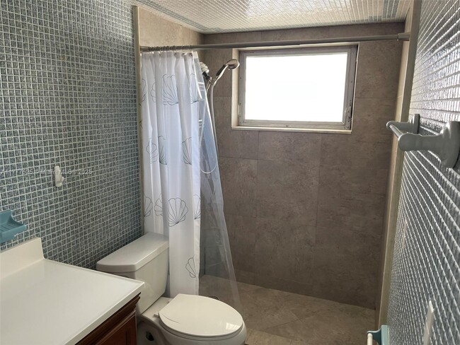 Building Photo - 1357 Collins Ave