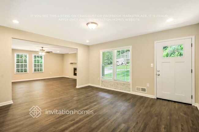 Building Photo - 5888 Simone Dr