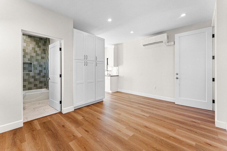 Building Photo - 2430 E 7th St