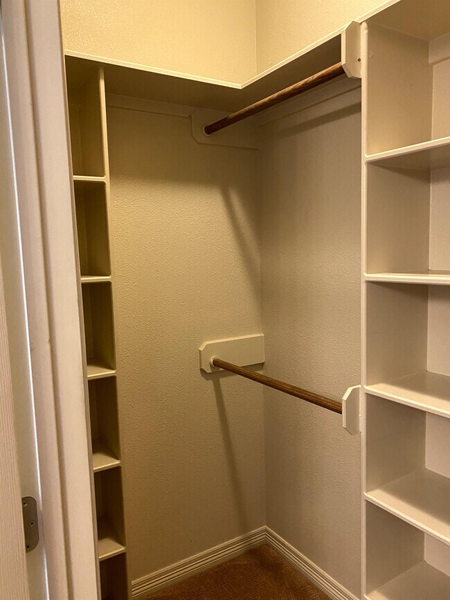 Building Photo - 8422 Alison Ave