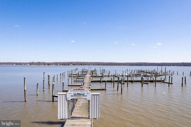 Building Photo - 26 Park Ln