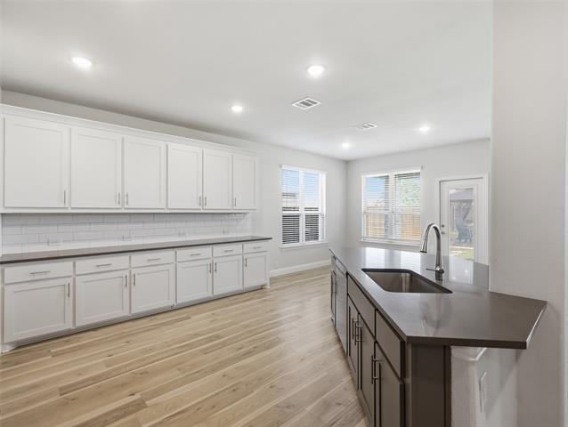 Building Photo - 201 Sweetwater Dr