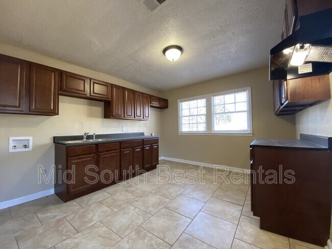 Building Photo - 3670 Townes Ave