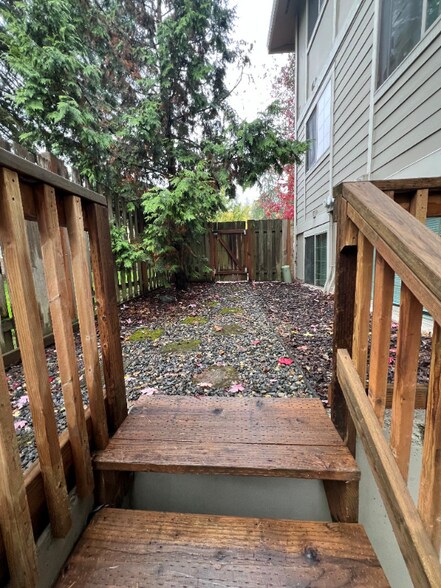 Building Photo - 17260 SW Heritage Ct