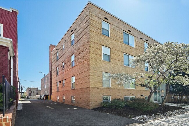 Building Photo - 420 16th St SE