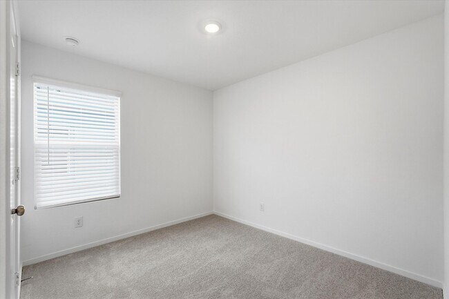 Building Photo - 724 Wagtail Dr